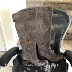 Born brown suede boots